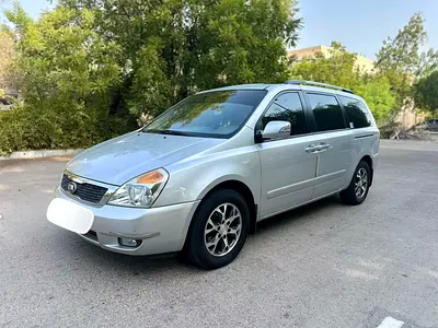 Kia Carnival 2015 GCC LOW MILEAGE FULL OPTION FREE ACCIDDENTNS