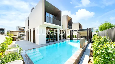 Pergola & Pool | Luxury | Flora Type