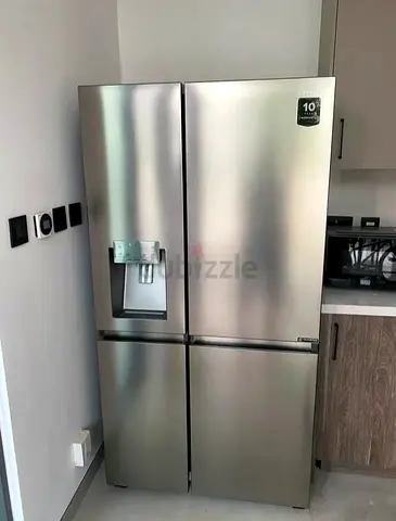 Hisense Side-by-Side fridge with water despanser and ice maker Good Working Condition