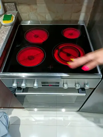 Free Delivery- BOSCH Latest Model 4-Burner Electric Ceramic Cooking Range 60x60 cm