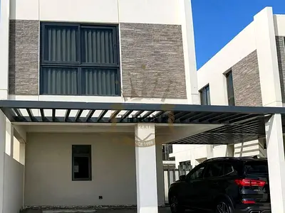 Near Pool And Park- Spacious- Landscaped Garden