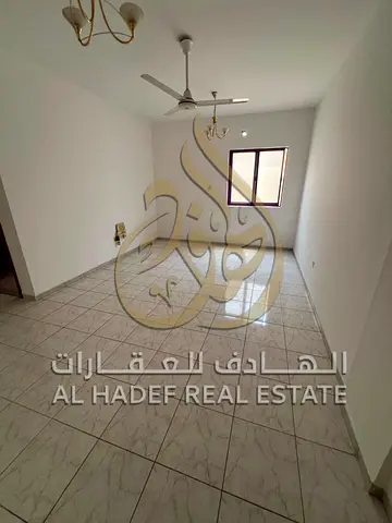 للإيجار غرفة وصالة في البوطينة بجوار مركز البوطينة، موزع، غاز مركزي، بدون تكييف، موقع ممتاز قريب من الخدمات، الإيجار 22,000 درهم.