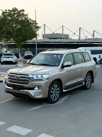 Toyota Land Cruiser VXR 2016 | GCC Specs | V8 Luxury SUV