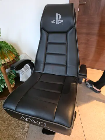 Xrocker Gaming Chair. Built in 4 speakers and 1 Subwoofer