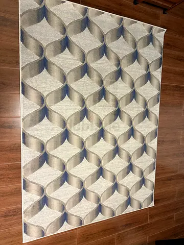 ELEGANT 160×220 CM AREA RUG – MINT CONDITION