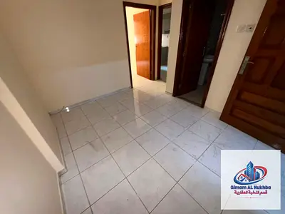 بلكونة باطلالة مفتوحة - مساحة كبيرة - موقع خدمي - سعر مميز - تسهيلات بالدفع