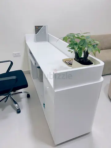 White Reception Counter / Office Desk - Modern Compact Unit طاوله استقبال بيضاء