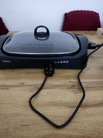 Kenwood total clean health grill HG 230 , 1700W Max (for sale)