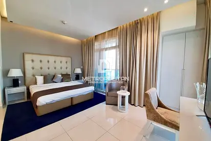 Bright Corner Studio | Canal View | Furnished