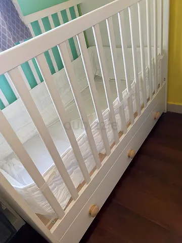 Baby cot that can be used as toddler bed as well