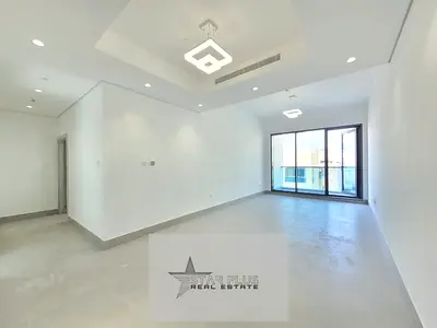 ON PRIME LOCATION SPACIOUS 1 BEDROOM APARTMENT READY TO MOVE WITH PARKING.