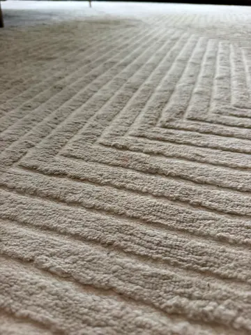 Light beige textured area rug - modern geometric pattern