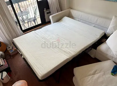 White Sofa Bed / Pull-Out Guest Bed in Good Condition