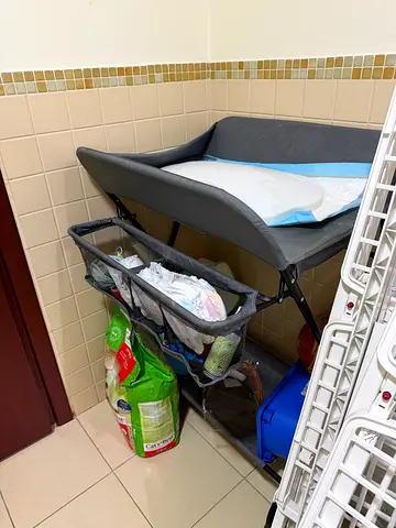 Baby changing table foldable