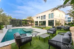 Superior Family Home | 4 Beds | Pool and Landscape