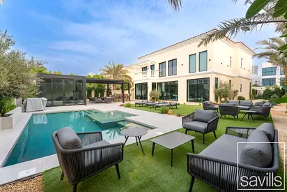 Superior Family Home | 4 Beds | Pool and Landscape