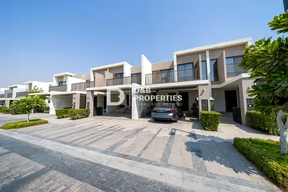 Stunning | Single Row | Close To Amenities