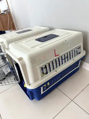 Hard Plastic Pet Carrier - Medium/Large, used, good condition IATA APPROVED  60x38x40 cm