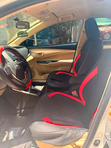 2019 Toyota YARIS — фото 4