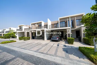 Stunning | Single Row | Close To Amenities