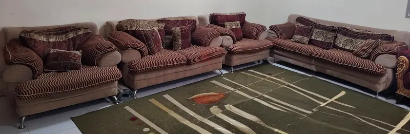 كنب بحاجه الى تنجيد Sofas need upholstery