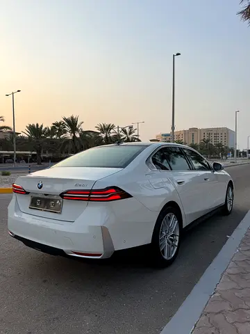 2027 BMW 5-SERIES — миниатюра 14