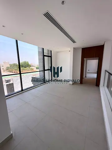 Spacious 1 Bedroom Hall Walking Distance to the Beach