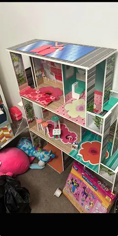 Doll house toy