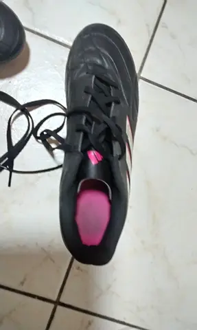 Used black athletic cleat/soccer shoe - size US=7,UK6½,FR=40, JP=255,CHN=245