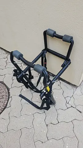 Rear-mounted car bicycle carrier rack (foldable, holds 2 bikes)