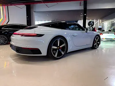 2022 Porsche 911 — миниатюра 8