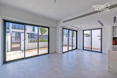 Upgraded | Prime location | On the pool and Park