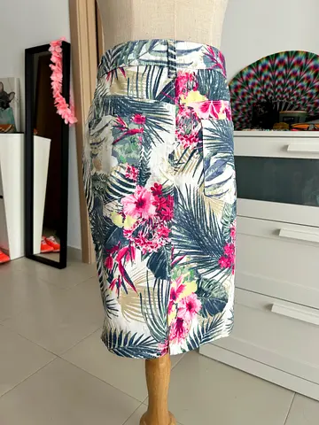 Stretchy floral print skirt M