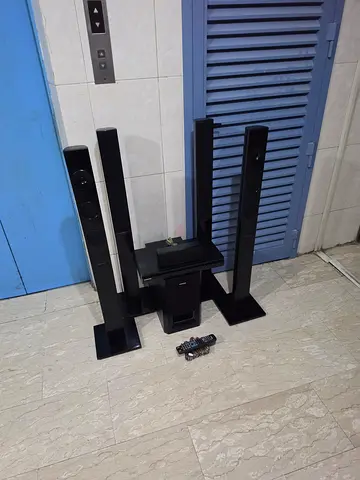 Samsung 5.1ch (1000 watts, Bluetooth, HDMI ARC) Home Theatre System in excellent working condition