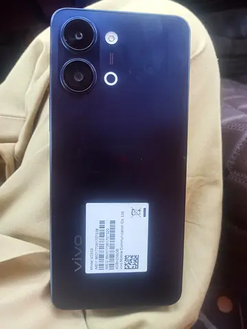 Vivo smartphone - good condition, dual camera, 64GB (approx.)