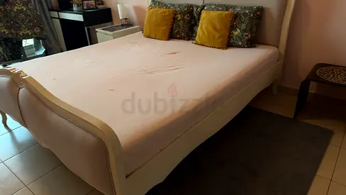 A perfect condition King Size Bed 180*200 with Mattress