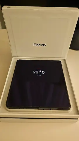 Oppo Find N5 - Foldable Phone with Box and earbuds - excellent condition.