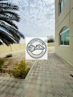 Well maintained Six Bedroom Villa Near sea