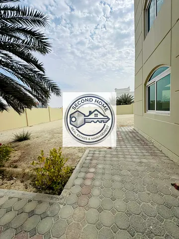 Well maintained Six Bedroom Villa Near sea