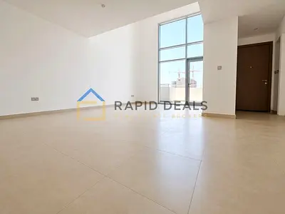 3BR+M Spacious Townhouse with 2 Huge Terraces