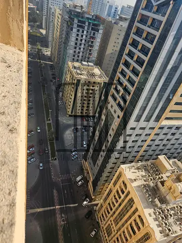 للبيع شقة غرفتين مع موقف في برج منازل 2