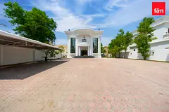 Modern Villa With Nearby Schools & Amenities