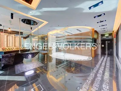Premium Fitted Office | 7 Parkings | Corner Unit