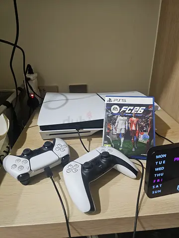 PlayStation 5 with 2 DualSense Controllers - White (Used)