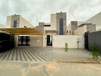 للبيع | فيلا في منطقة الحليو  🏡 مواصفات الفيلا:  4 غرف نوم ماستر مجلس واسع صالة غرفة خادمة روف تشمل الكهرباء والماء والمكيفات  💰 السعر: 1,700,000 در