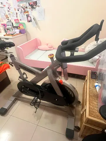 Indoor stationary spin bike - good condition