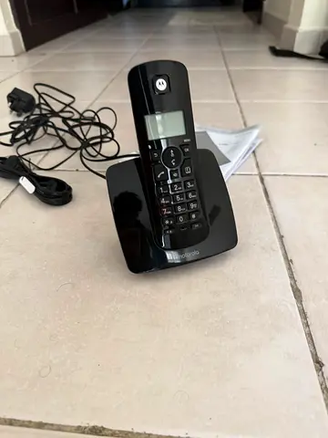Motorola Cordless Home Phone with Base and Charger - Good Working Condition