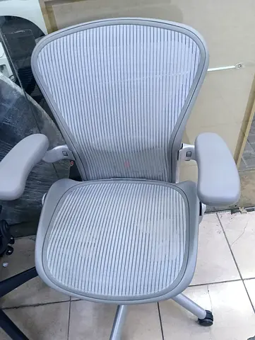 Herman Miller Aeron chair.gray colour