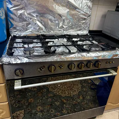 Used freestanding gas cooker with oven - 5 burners