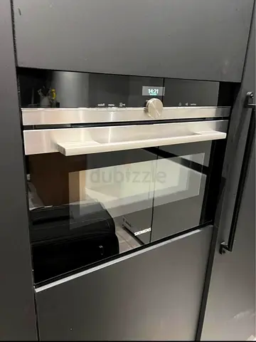 Siemens iq700 Built-in Electric Oven in Black - Good Working Condition